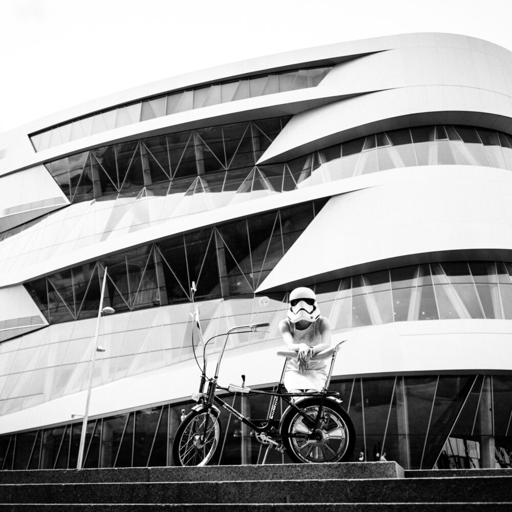 Als Fotograf aus Heilbronn war ich begeistert von der Idee, ein Fotoshooting mit diesem Vintage-Bike, und dann noch Portraits als Stormtrooperin?