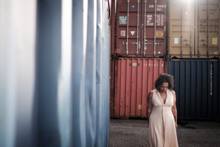Sarah, das Model aus Bremen und ich der Fotograf aus Heilbronn. Herausgekommen ist ein Street-Fotoshooting an verschiedenen Locations in Hamburg. Wir waren auch am Hafenmuseum am Schuppen 50. 0889-Fotoshooting-Sarah-in-Hamburg-copyright-creazyfoto-Fotograf-Heilbronn