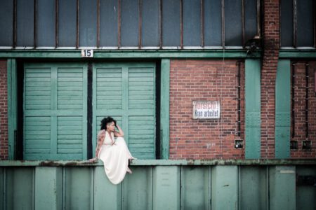 Sarah, das Model aus Bremen und ich der Fotograf aus Heilbronn. Herausgekommen ist ein Street-Fotoshooting an verschiedenen Locations in Hamburg. Wir waren auch am Hafenmuseum am Schuppen 50. 0891-Fotoshooting-Sarah-in-Hamburg-copyright-creazyfoto-Fotograf-Heilbronn