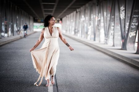 Sarah, das Model aus Bremen und ich der Fotograf aus Heilbronn. Herausgekommen ist ein Street-Fotoshooting an verschiedenen Locations in Hamburg. Unser erstes Ziel war die Oberbaum Brücke. 1115-Fotoshooting-Sarah-in-Hamburg-copyright-creazyfoto-Fotograf-Heilbronn