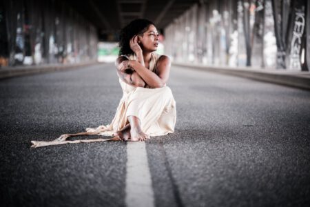 Sarah, das Model aus Bremen und ich der Fotograf aus Heilbronn. Herausgekommen ist ein Street-Fotoshooting an verschiedenen Locations in Hamburg. Unser erstes Ziel war die Oberbaum Brücke. 1176-Fotoshooting-Sarah-in-Hamburg-copyright-creazyfoto-Fotograf-Heilbronn