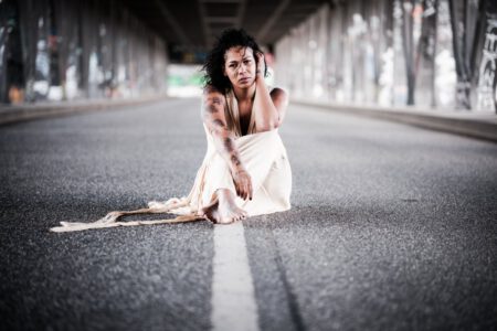 Sarah, das Model aus Bremen und ich der Fotograf aus Heilbronn. Herausgekommen ist ein Street-Fotoshooting an verschiedenen Locations in Hamburg. Unser erstes Ziel war die Oberbaum Brücke. 1195-Fotoshooting-Sarah-in-Hamburg-copyright-creazyfoto-Fotograf-Heilbronn