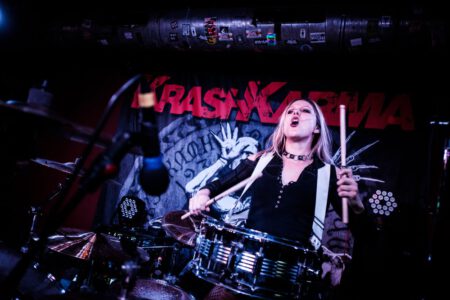Konzertfotografie mit Krashkarma aus LA, Das Konzert fand im legendären Kellerklub in Stuttgart statt Peoplefotografie, Portrait Fotografie, Portraitshooting, TFP Fotoshooting, kostenlose Foto Shootings, Heilbronn, Obersulm, Portraitfotografie unterwegs 2019_03_08_Krashkarma-copyright-creazyfoto-Konzert-Fotograf-Heilbronn-0601