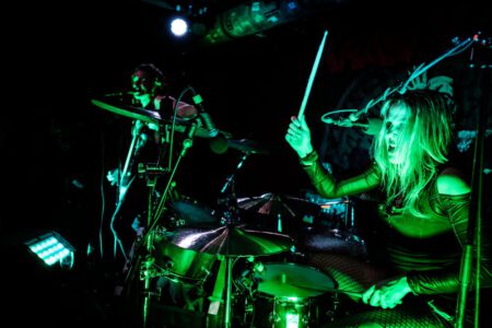 Konzertfotografie mit Krashkarma aus LA, Das Konzert fand im legendären Kellerklub in Stuttgart statt Peoplefotografie, Portrait Fotografie, Portraitshooting, TFP Fotoshooting, kostenlose Foto Shootings, Heilbronn, Obersulm, Portraitfotografie unterwegs 2019_03_08_Krashkarma-copyright-creazyfoto-Konzert-Fotograf-Heilbronn-0705