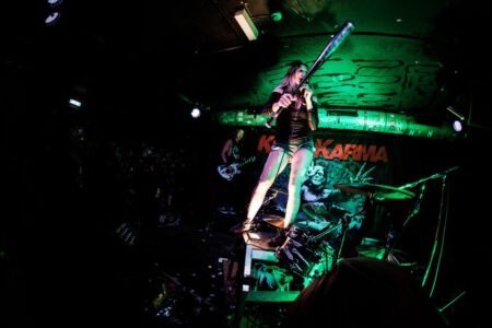 Konzertfotografie mit Krashkarma aus LA, Das Konzert fand im legendären Kellerklub in Stuttgart statt Peoplefotografie, Portrait Fotografie, Portraitshooting, TFP Fotoshooting, kostenlose Foto Shootings, Heilbronn, Obersulm, Portraitfotografie unterwegs 2019_03_08_Krashkarma-copyright-creazyfoto-Konzert-Fotograf-Heilbronn-0766
