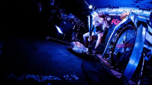 Konzertfotografie mit Krashkarma aus LA, Das Konzert fand im legendären Kellerklub in Stuttgart statt Peoplefotografie, Portrait Fotografie, Portraitshooting, TFP Fotoshooting, kostenlose Foto Shootings, Heilbronn, Obersulm, Portraitfotografie unterwegs 2019_03_08_Krashkarma-copyright-creazyfoto-Konzert-Fotograf-Heilbronn-0801