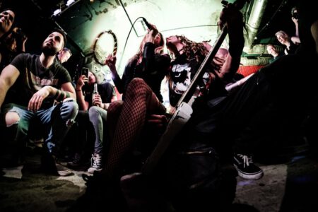 Konzertfotografie mit Krashkarma aus LA, Das Konzert fand im legendären Kellerklub in Stuttgart statt Peoplefotografie, Portrait Fotografie, Portraitshooting, TFP Fotoshooting, kostenlose Foto Shootings, Heilbronn, Obersulm, Portraitfotografie unterwegs 2019_03_08_Krashkarma-copyright-creazyfoto-Konzert-Fotograf-Heilbronn-0860