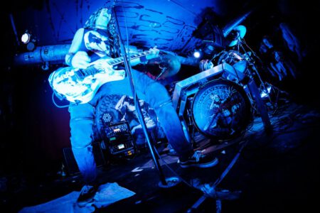 Konzertfotografie mit Krashkarma aus LA, Das Konzert fand im legendären Kellerklub in Stuttgart statt Peoplefotografie, Portrait Fotografie, Portraitshooting, TFP Fotoshooting, kostenlose Foto Shootings, Heilbronn, Obersulm, Portraitfotografie unterwegs 2019_03_08_Krashkarma-copyright-creazyfoto-Konzert-Fotograf-Heilbronn-0921