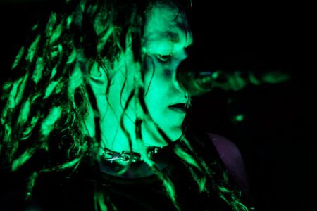 Konzertfotografie mit Krashkarma aus LA, Das Konzert fand im legendären Kellerklub in Stuttgart statt Peoplefotografie, Portrait Fotografie, Portraitshooting, TFP Fotoshooting, kostenlose Foto Shootings, Heilbronn, Obersulm, Portraitfotografie unterwegs 2019_03_08_Krashkarma-copyright-creazyfoto-Konzert-Fotograf-Heilbronn-0935