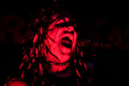 Konzertfotografie mit Krashkarma aus LA, Das Konzert fand im legendären Kellerklub in Stuttgart statt Peoplefotografie, Portrait Fotografie, Portraitshooting, TFP Fotoshooting, kostenlose Foto Shootings, Heilbronn, Obersulm, Portraitfotografie unterwegs 2019_03_08_Krashkarma-copyright-creazyfoto-Konzert-Fotograf-Heilbronn-0968