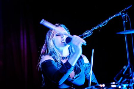 Konzertfotografie mit Krashkarma aus LA, Das Konzert fand im legendären Kellerklub in Stuttgart statt Peoplefotografie, Portrait Fotografie, Portraitshooting, TFP Fotoshooting, kostenlose Foto Shootings, Heilbronn, Obersulm, Portraitfotografie unterwegs 2019_03_08_Krashkarma-copyright-creazyfoto-Konzert-Fotograf-Heilbronn-1048
