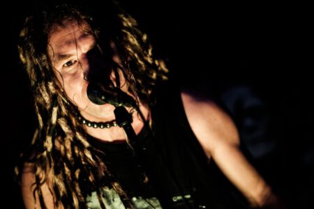 Konzertfotografie mit Krashkarma aus LA, Das Konzert fand im legendären Kellerklub in Stuttgart statt Peoplefotografie, Portrait Fotografie, Portraitshooting, TFP Fotoshooting, kostenlose Foto Shootings, Heilbronn, Obersulm, Portraitfotografie unterwegs 2019_03_08_Krashkarma-copyright-creazyfoto-Konzert-Fotograf-Heilbronn-1089