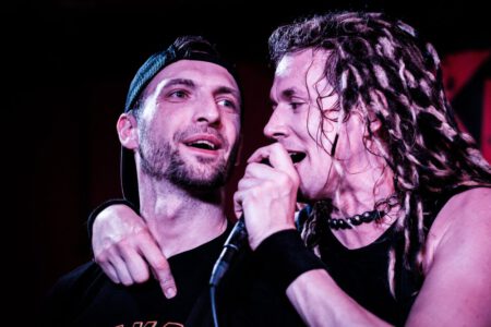 Konzertfotografie mit Krashkarma aus LA, Das Konzert fand im legendären Kellerklub in Stuttgart statt Peoplefotografie, Portrait Fotografie, Portraitshooting, TFP Fotoshooting, kostenlose Foto Shootings, Heilbronn, Obersulm, Portraitfotografie unterwegs 2019_03_08_Krashkarma-copyright-creazyfoto-Konzert-Fotograf-Heilbronn-1117