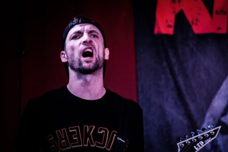 Konzertfotografie mit Krashkarma aus LA, Das Konzert fand im legendären Kellerklub in Stuttgart statt Peoplefotografie, Portrait Fotografie, Portraitshooting, TFP Fotoshooting, kostenlose Foto Shootings, Heilbronn, Obersulm, Portraitfotografie unterwegs 2019_03_08_Krashkarma-copyright-creazyfoto-Konzert-Fotograf-Heilbronn-1125