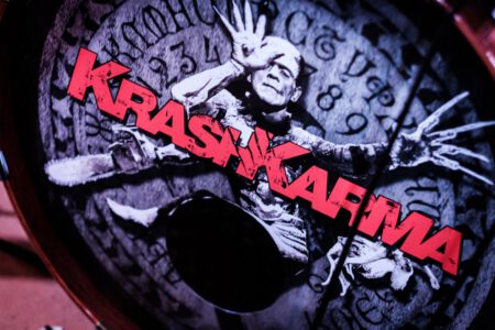 Konzertfotografie mit Krashkarma aus LA, Das Konzert fand im legendären Kellerklub in Stuttgart statt Peoplefotografie, Portrait Fotografie, Portraitshooting, TFP Fotoshooting, kostenlose Foto Shootings, Heilbronn, Obersulm, Portraitfotografie unterwegs 2019_03_08_Krashkarma-copyright-creazyfoto-Konzert-Fotograf-Heilbronn-1161