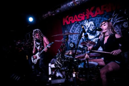 Konzertfotografie mit Krashkarma aus LA, Das Konzert fand im legendären Kellerklub in Stuttgart statt Peoplefotografie, Portrait Fotografie, Portraitshooting, TFP Fotoshooting, kostenlose Foto Shootings, Heilbronn, Obersulm, Portraitfotografie unterwegs 2019_03_08_Krashkarma-copyright-creazyfoto-Konzert-Fotograf-Heilbronn-7086