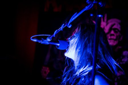 Konzertfotografie mit Krashkarma aus LA, Das Konzert fand im legendären Kellerklub in Stuttgart statt Peoplefotografie, Portrait Fotografie, Portraitshooting, TFP Fotoshooting, kostenlose Foto Shootings, Heilbronn, Obersulm, Portraitfotografie unterwegs 2019_03_08_Krashkarma-copyright-creazyfoto-Konzert-Fotograf-Heilbronn-7149