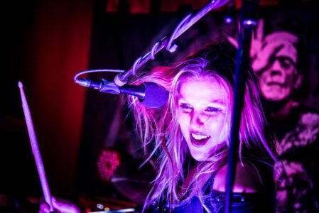 Konzertfotografie mit Krashkarma aus LA, Das Konzert fand im legendären Kellerklub in Stuttgart statt Peoplefotografie, Portrait Fotografie, Portraitshooting, TFP Fotoshooting, kostenlose Foto Shootings, Heilbronn, Obersulm, Portraitfotografie unterwegs 2019_03_08_Krashkarma-copyright-creazyfoto-Konzert-Fotograf-Heilbronn-7151
