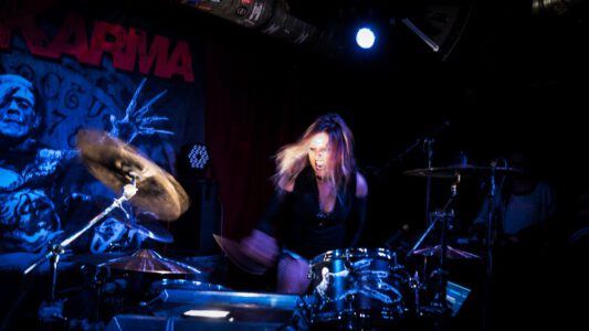 Konzertfotografie mit Krashkarma aus LA, Das Konzert fand im legendären Kellerklub in Stuttgart statt Peoplefotografie, Portrait Fotografie, Portraitshooting, TFP Fotoshooting, kostenlose Foto Shootings, Heilbronn, Obersulm, Portraitfotografie unterwegs 2019_03_08_Krashkarma-copyright-creazyfoto-Konzert-Fotograf-Heilbronn-7383