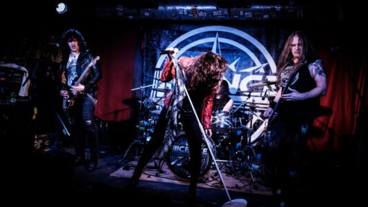Konzertfotografie mit Licence aus Ludwigsburg, Das Konzert fand im legendären Kellerklub in Stuttgart statt Peoplefotografie, Portrait Fotografie, Portraitshooting, TFP Fotoshooting, kostenlose Foto Shootings, Heilbronn, Obersulm, Portraitfotografie unterwegs 2019_03_08_Krashkarma_creazyfoto-0372