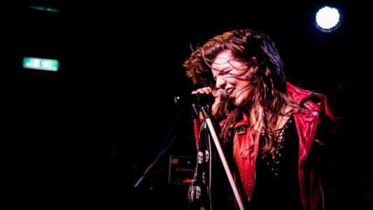 Konzertfotografie mit Licence aus Ludwigsburg, Das Konzert fand im legendären Kellerklub in Stuttgart statt Peoplefotografie, Portrait Fotografie, Portraitshooting, TFP Fotoshooting, kostenlose Foto Shootings, Heilbronn, Obersulm, Portraitfotografie unterwegs 2019_03_08_Krashkarma_creazyfoto-6985