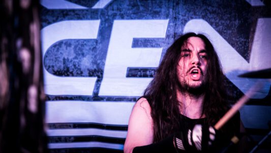 Konzertfotografie mit Licence aus Ludwigsburg, Das Konzert fand im legendären Kellerklub in Stuttgart statt Peoplefotografie, Portrait Fotografie, Portraitshooting, TFP Fotoshooting, kostenlose Foto Shootings, Heilbronn, Obersulm, Portraitfotografie unterwegs 2019_03_08_Krashkarma_creazyfoto-7021