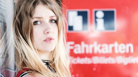 Als Fotograf aus Heilbronn ist Kornwestheim ja nur ein Katzensprung. Genau dort begann das Abenteuer Stationshoot No 6 mit Asuna, schöne Portraits inclusive. Peoplefotografie, Portrait Fotografie, Portraitfotografie, Portraitshooting, TFP Fotoshooting, kostenlose Foto Shootings, Fotograf Raum Heilbronn, Obersulm, Portraitfotografie unterwegs 2019_04_Asuna_creazyfoto-0987