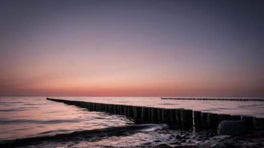 Alte Holzbuhne im Abendlicht an der Ostsee bei Zingst, fotografiert im Fotokurs Küstenlandschaften – Landschaftsfotografie von Fotograf aus Heilbronn