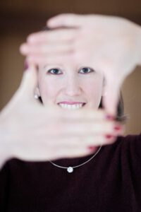 Ausdrucksstarke Charakterstudie von Lilli Christ on Location im weichen, natürlichen Licht fotografiert in Tübingen von creazyfoto.