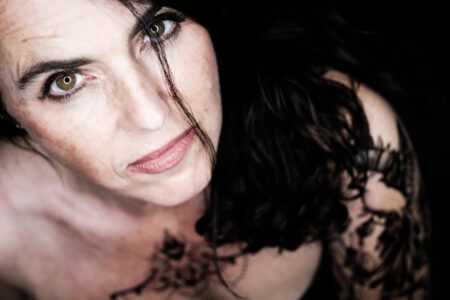Im Homestudio Obersulm hatte ich Besuch von Andrea für ein beeindruckendes Tattoo Fotoshooting. Als creazyfoto aus Heilbronn widme ich mich mit Leidenschaft der Portrait- und Tattoo-Fotografie. 3150-Andrea-Tattoogirl-copyright-creazyfoto-Fotograf-Heilbronn
