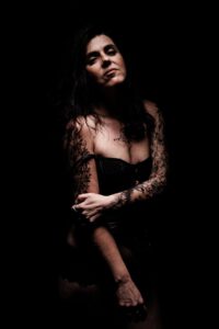 Im Homestudio Obersulm durfte ich Andrea begrüßen. Unser Tattoo Fotoshooting war ein Highlight! Als creazyfoto aus Heilbronn bin ich auf Portraits und Tattoo-Fotografie spezialisiert. 3243-Andrea-Tattoogirl-copyright-creazyfoto-Fotograf-Heilbronn