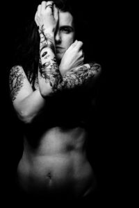 Andrea im Homestudio Obersulm zu Gast. Wir hatten ein tolles Tattoo Fotoshooting zusammen. Ich bin creazyfoto aus dem Raum Heilbronn und bin Portrait und Tattoo Fotograf. 3260-Andrea-Tattoogirl-copyright-creazyfoto-Fotograf-Heilbronn