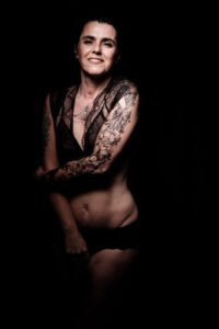 Andrea hat das Homestudio Obersulm belebt! Unser Tattoo Fotoshooting war ein kreatives Erlebnis. Ich bin creazyfoto, Portrait- und Tattoo-Fotograf aus Heilbronn. 3287-Andrea-Tattoogirl-copyright-creazyfoto-Fotograf-Heilbronn