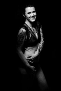Im Homestudio Obersulm durfte ich Andrea begrüßen. Unser Tattoo Fotoshooting war ein Highlight! Als creazyfoto aus Heilbronn bin ich auf Portraits und Tattoo-Fotografie spezialisiert. 3297-Andrea-Tattoogirl-copyright-creazyfoto-Fotograf-Heilbronn