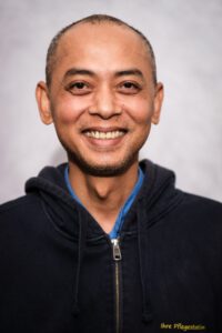 Mitarbeiter der Pflegestation im Portrait, herzlich lächelnd – Portraitfotografie für Pflegedienste, Fotograf Heilbronn