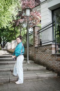 2022 war ich Mit der Schauspielerin Sara Louise Krutein in Blankenese unterwegs um Portraits für ihre Sedcard zu fotografieren. Unsere Tour führte uns nach Hamburg Blankenese, einem malerischen Stadtteil mit einer reichen Geschichte. 5150-Sara-Luise-Krutein-Hamburg-copyright-creazyfoto-Fotograf-Heilbronn