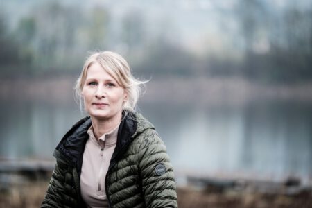 Business-Portrait am See mit weichem Hintergrund, Fotoshooting für Funktionales Outdoor Training – Fotograf aus Heilbronn