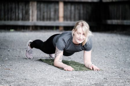 Armstütz-Übung aus einem anderen Blickwinkel, Business Fotoshooting für Funktionales Outdoor Training – Fotograf aus Heilbronn