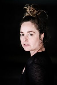 2022 war ich Mit der Schauspielerin Sara Louise Krutein in Blankenese unterwegs um Portraits für ihre Sedcard zu fotografieren. Unsere Tour führte uns nach Hamburg Blankenese, einem malerischen Stadtteil mit einer reichen Geschichte. 9104-Sara-Luise-Krutein-Hamburg-copyright-creazyfoto-Fotograf-Heilbronn
