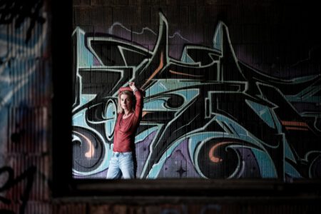 Ich, der Fotograf aus Heilbronn war mit Sigi im Lost Place und in den Dünen bei Speyer unterwegs, ein richtiges Fotoshooting Abendteuer! Diese Geschichte ist geprägt von coolem Urban Exploration, unerwarteten Begegnungen und dem Überleben von Schüssen, die im Nachhinein weniger gefährlich waren als gedacht. 9556-Lostplace-Fotoshooting-Sigi-Copyright-creazyfoto-Fotograf-Heilbronn