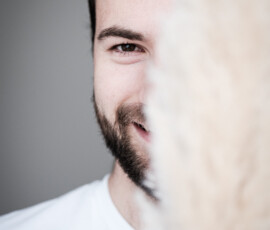 Kreatives Businessfoto – seriös und einzigartig. Hier für das Team der Physiopraxis Lebensstiehl in Waal im Allgäu. DSCF166720250105-Nina-Ludi-Praxis-creazyfoto