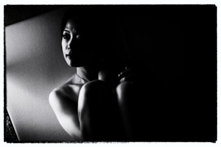 Hotelshooting in Tokyo mit Megumi. Portrait in Schwarz-Weiß. Ich liebe Portraitfotografie Megumi Hotelshooting - Peoplefotografie