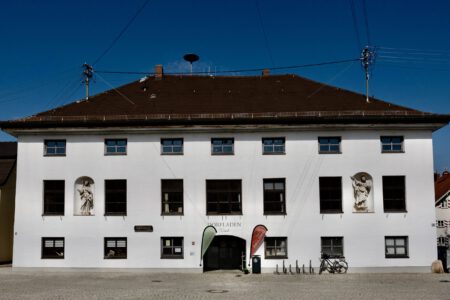Das Rathaus von Waal im Allgäu, Sitz des Standesamts – Hochzeitsfotograf Allgäu